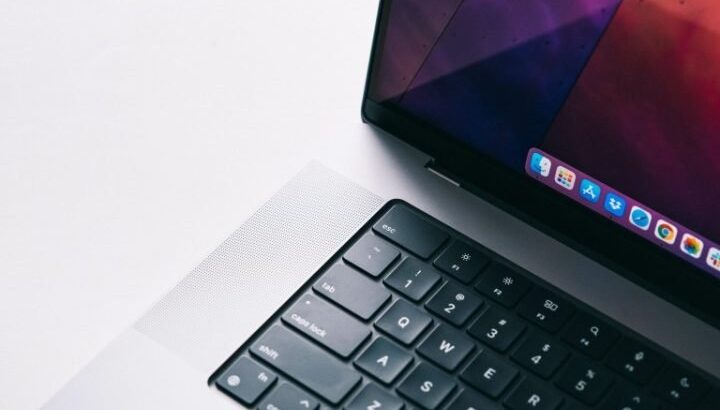 ماك بوك M2 للبيع القوة والأناقة في جهاز واحد
